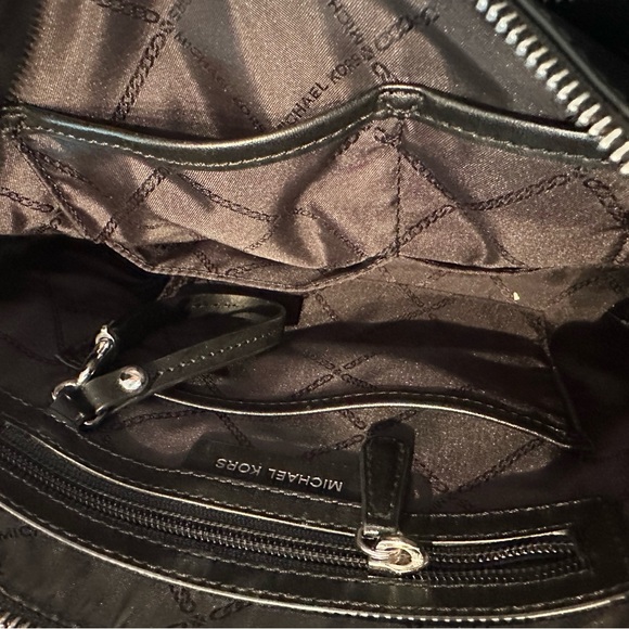 Like new Michael Kors Bag - Picture 6 of 9